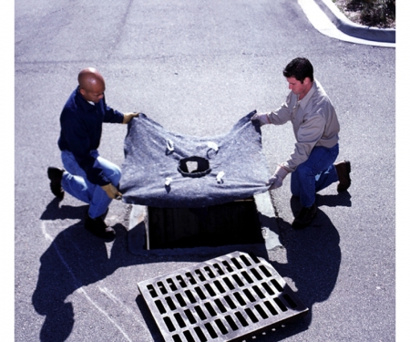 ut 9378 9379 recycled drainguard men holding ut 9378 9379 recycled drainguard men holding