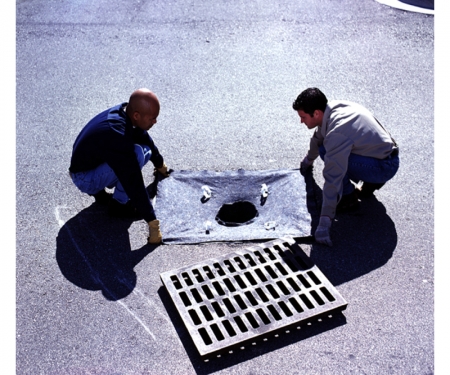 ut 9378 9379 recycled drainguard men installing ut 9378 9379 recycled drainguard men installing