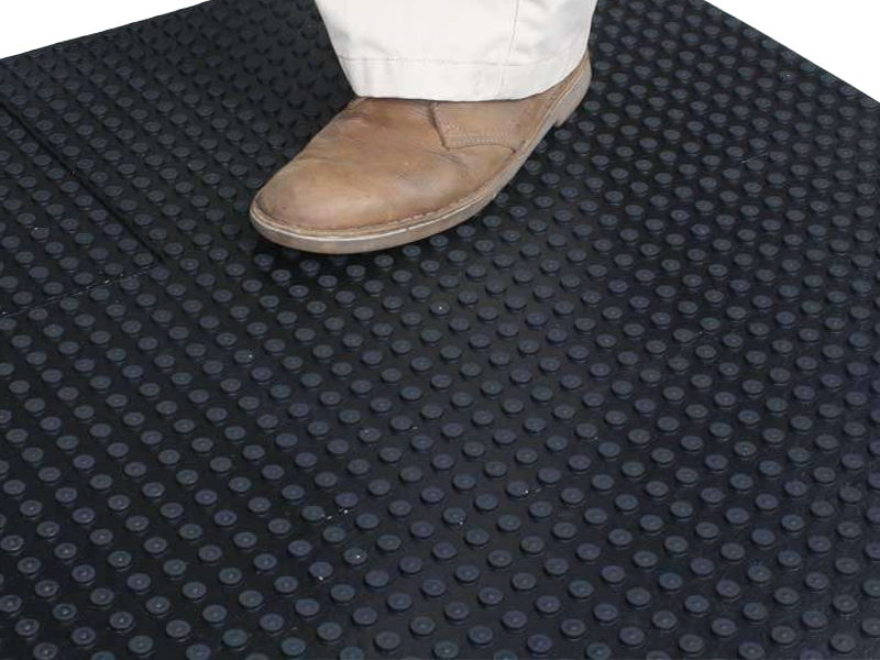 https://www.cabletiesandmore.com/images/gallery/rubberform-rooftop-walkway-rubber-mat.png